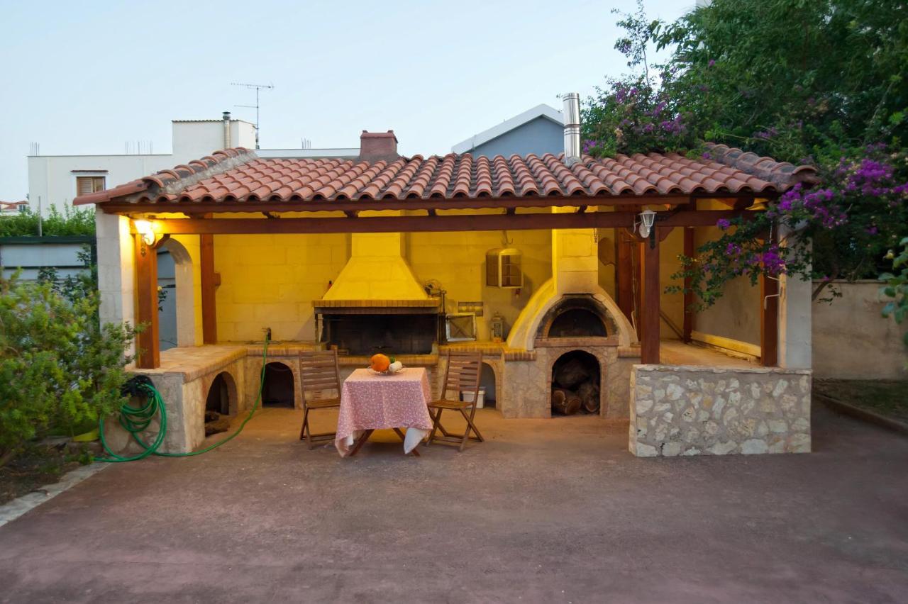 Villa Elli 2 Beach-Front Villa With Garden Itea Exterior photo